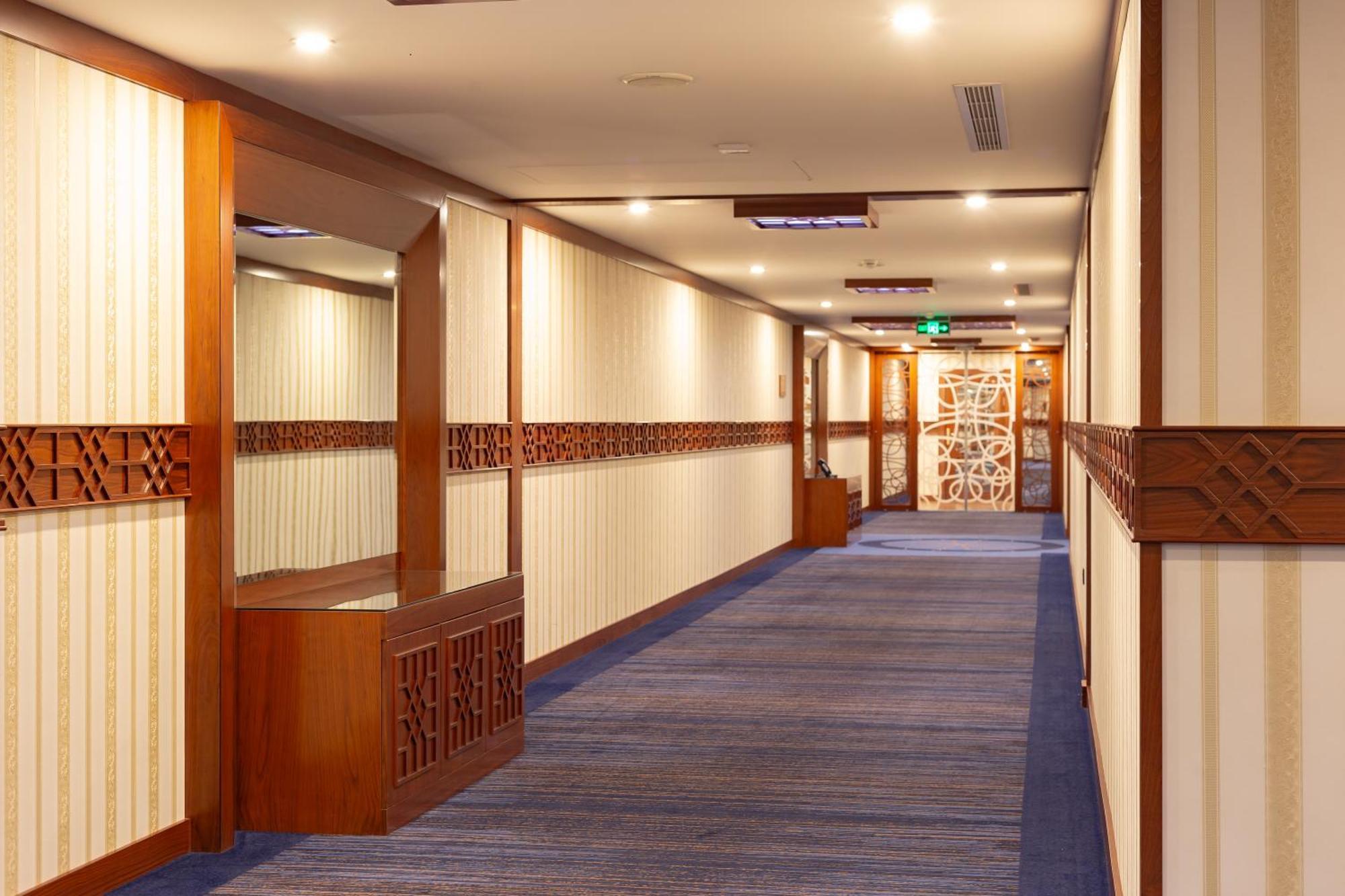 Cristal Erbil Hotel Экстерьер фото A corridor