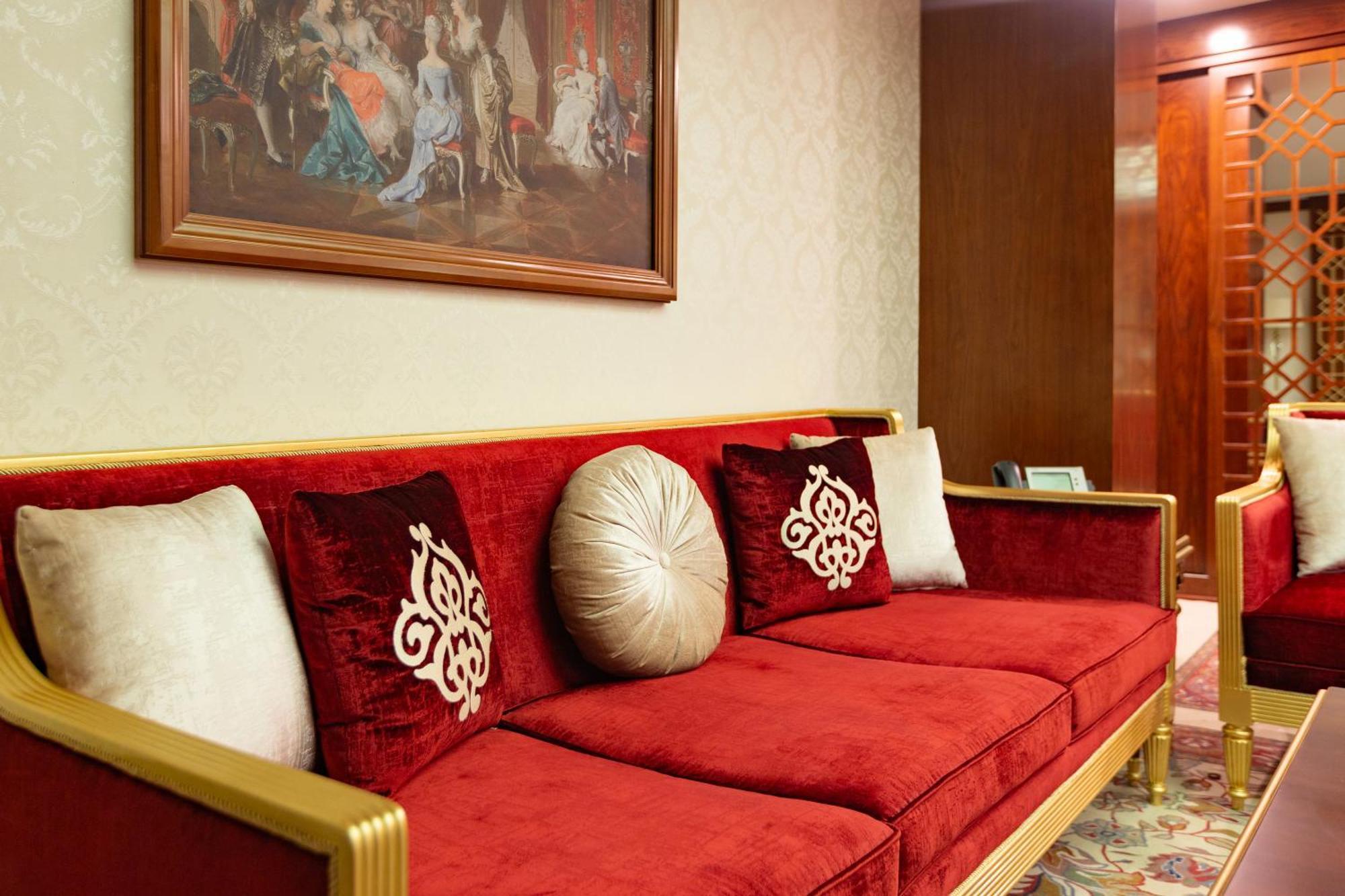 Cristal Erbil Hotel Экстерьер фото A sofa