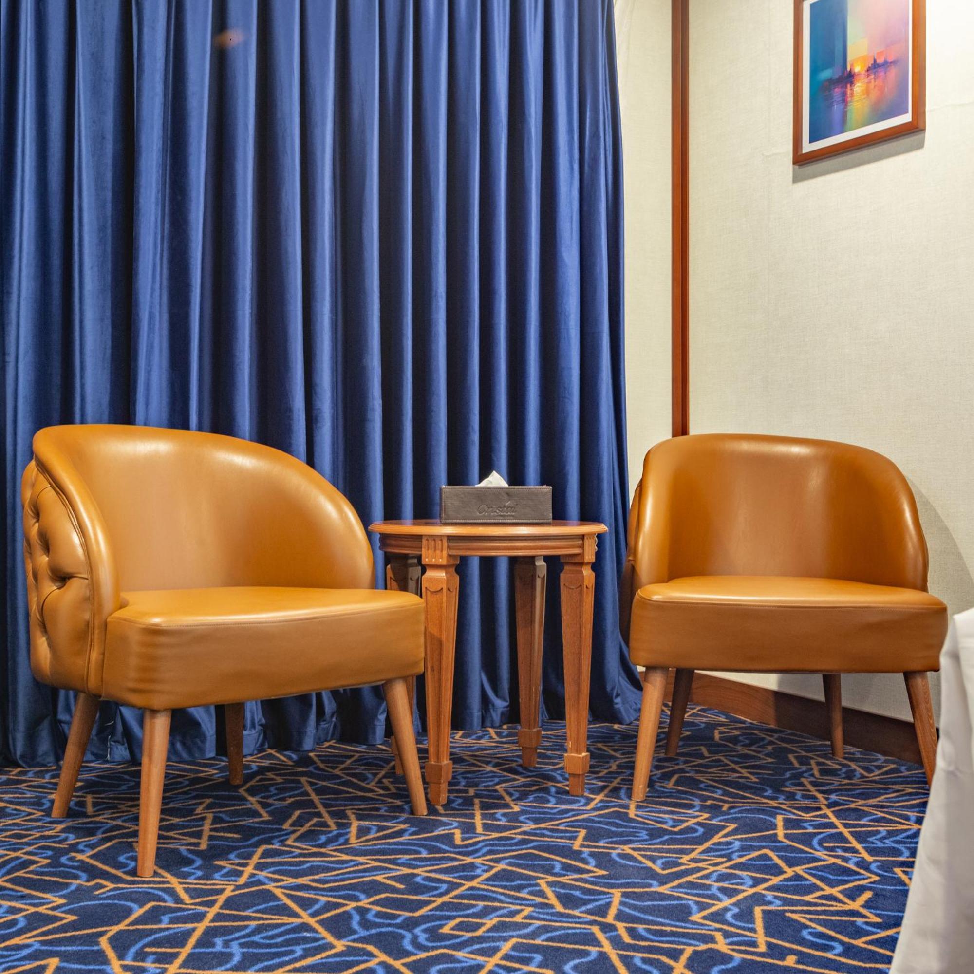 Cristal Erbil Hotel Экстерьер фото A pair of club chairs