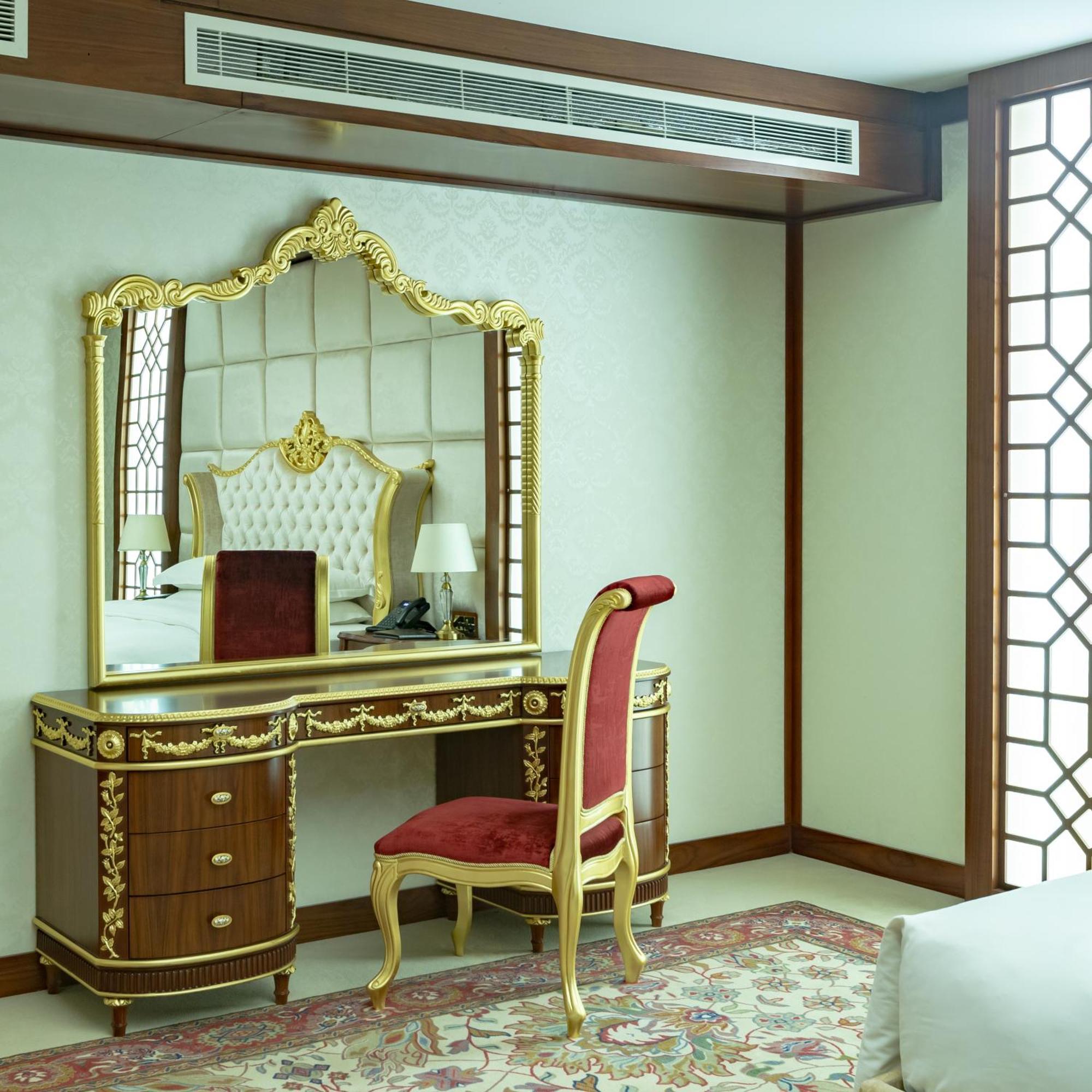 Cristal Erbil Hotel Экстерьер фото A dressing table